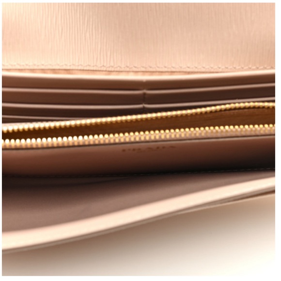 Authentic PRADA - Vitello Continentsl Flap Travel Wallet Cipria - Picture 4 of 6